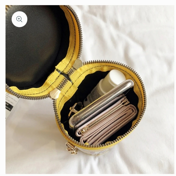 NIP Women's Popcorn Crossbody Cylindrical Bag With Gold toned chain - Picture 5 of 5